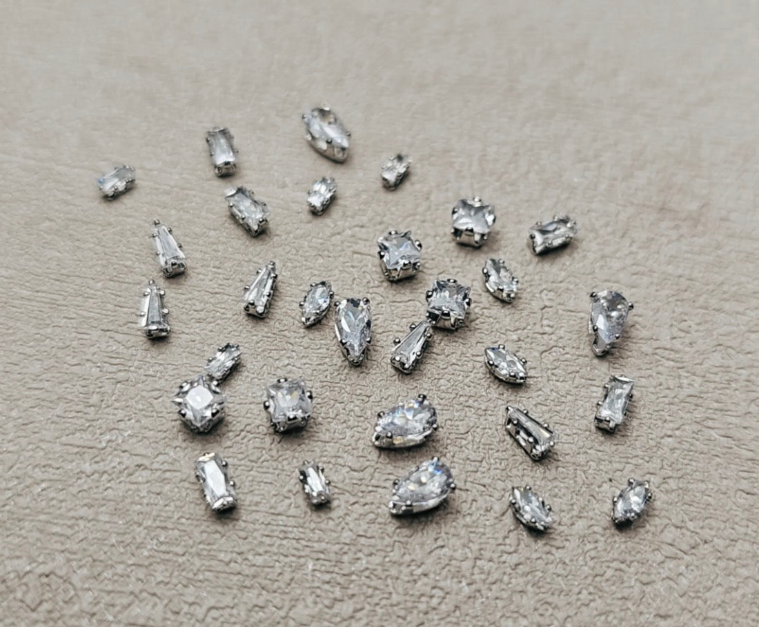 NAIL RHINESTONES