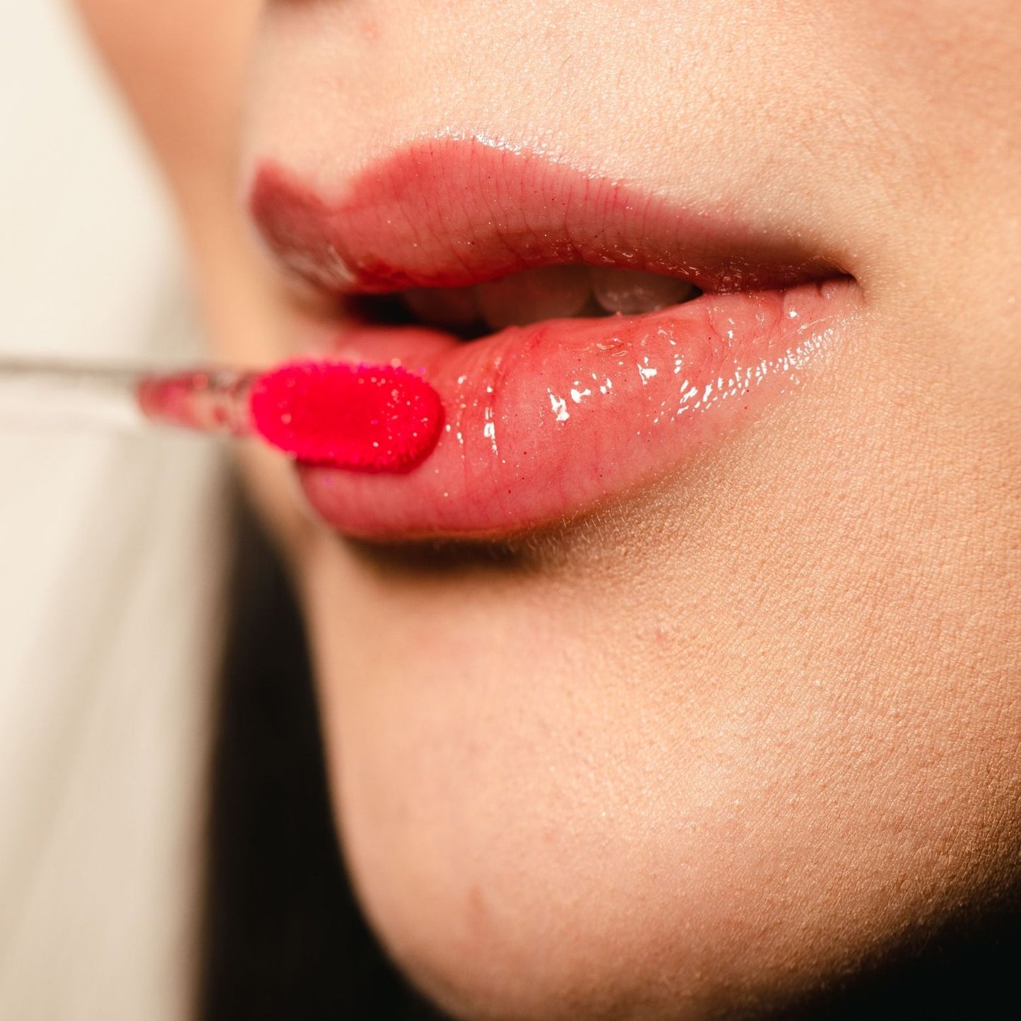 MOISTURIZING LIP GLOSS