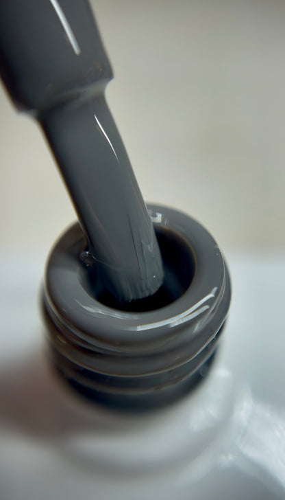 Cool grey nude gel polish with a soft neutral undertone and creamy finish. A modern nude shade for professional salon use, ideal for minimalist nail designs, contemporary sets, and muted looks. Smooth coverage with thin layers. TPO-free and HEMA-free.