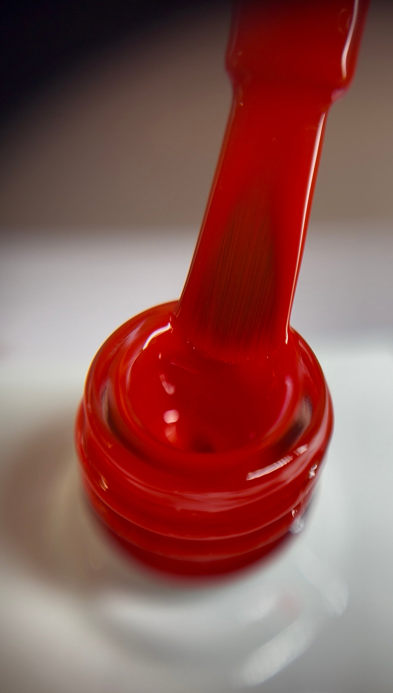 Vibrant true red gel polish with balanced undertones and a glossy finish. Strong pigmentation and smooth application. TPO-free and HEMA-free.