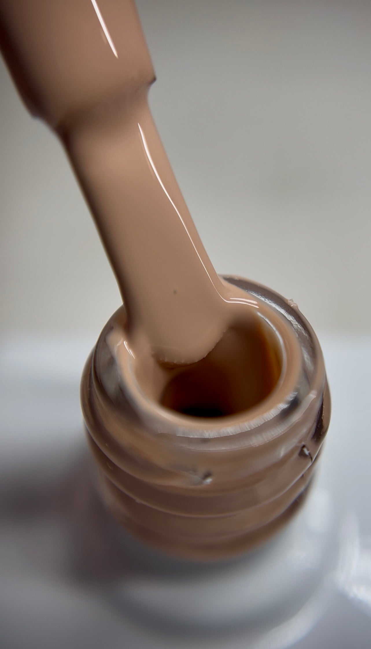 Medium beige nude gel polish with a warm undertone and creamy finish. A versatile nude shade for professional salon use, ideal for natural nail looks, elegant designs, and everyday wear. Smooth coverage with thin layers. TPO-free and HEMA-free.