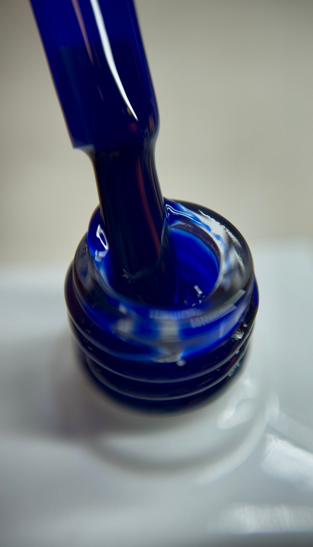 Deep cobalt blue gel polish with a cool undertone and creamy finish. A striking shade for professional salon use, ideal for bold nail designs, statement sets, and modern looks. Smooth coverage with thin layers. TPO-free and HEMA-free.