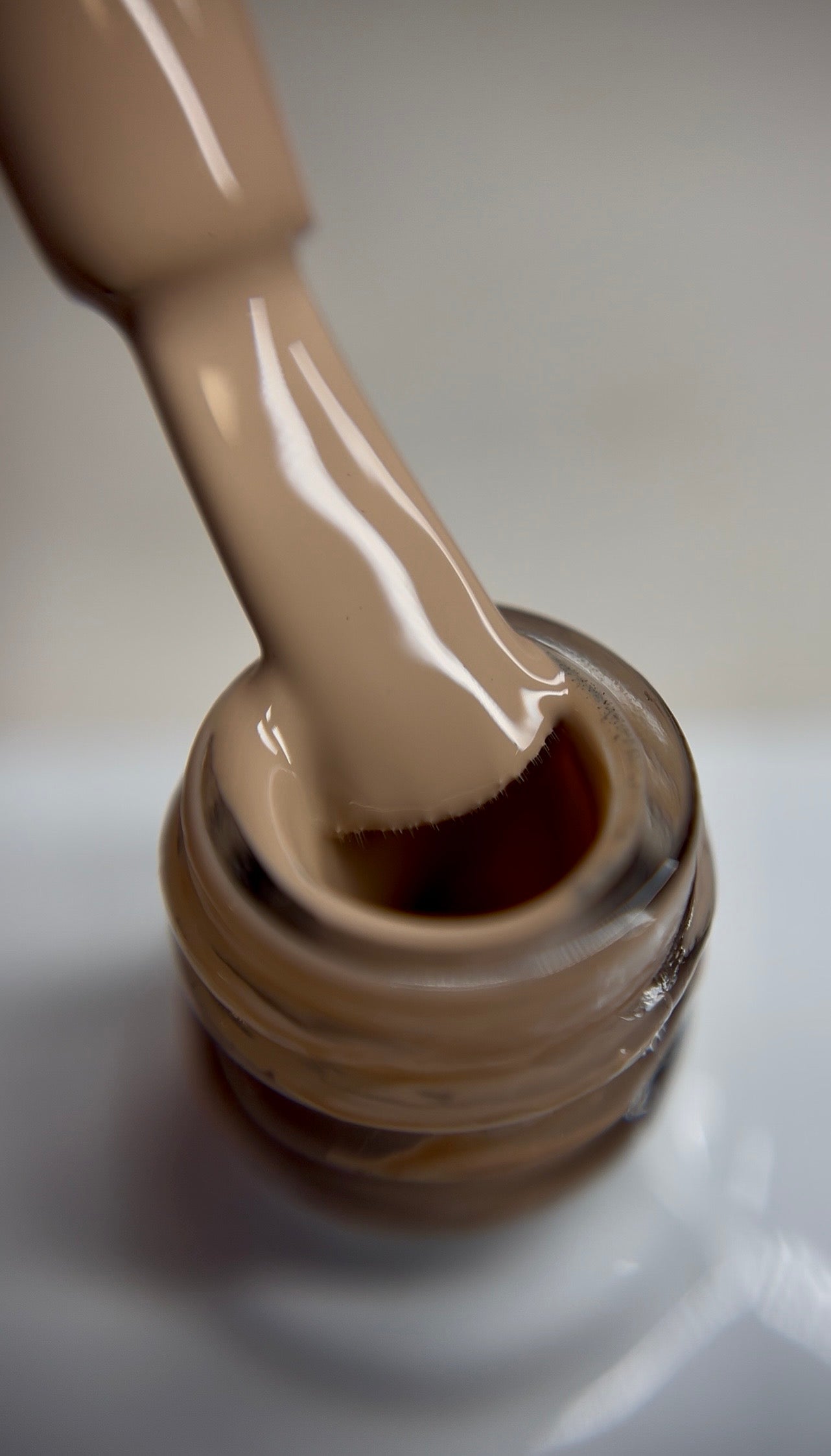 Cool beige nude gel polish with a soft greige undertone and creamy finish. A balanced nude shade for professional salon use, ideal for clean nail sets, minimalist designs, and neutral looks. Smooth coverage with thin layers. TPO-free and HEMA-free.